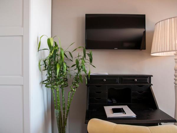 Villa Le Terrazze Charming Rooms : photo 2 de la chambre suite avec terrasse 