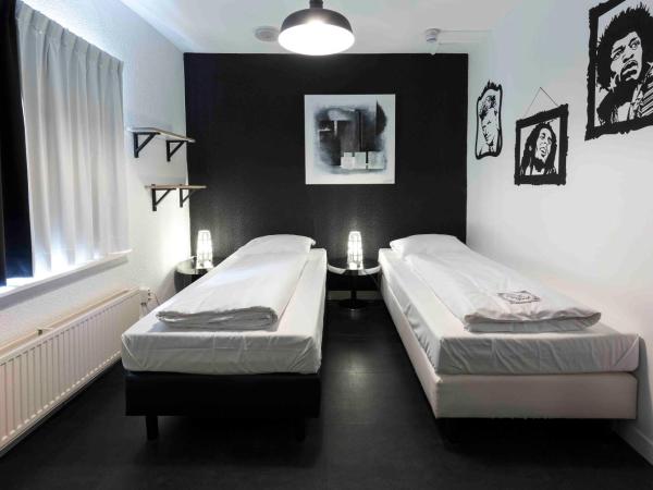 Will & Tate City Stay : photo 1 de la chambre chambre lits jumeaux privée