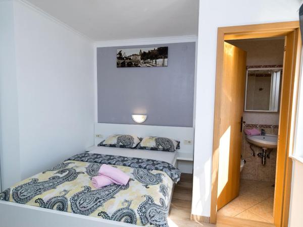Guest House Berto : photo 6 de la chambre chambre double avec balcon - vue sur mer