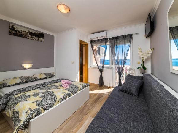 Guest House Berto : photo 9 de la chambre chambre double avec balcon - vue sur mer