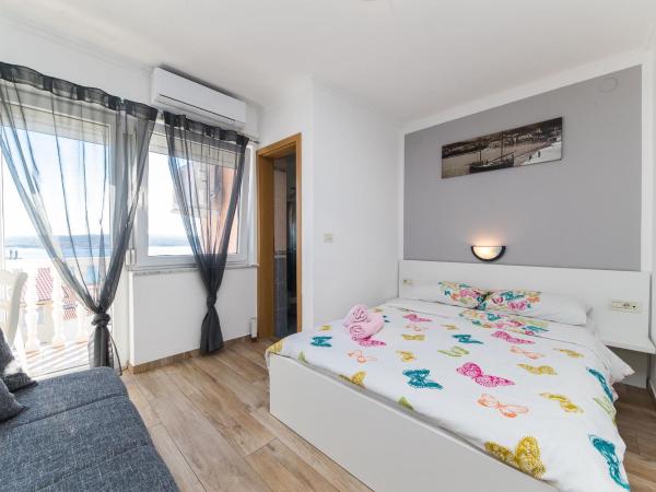 Guest House Berto : photo 8 de la chambre chambre double avec balcon - vue sur mer