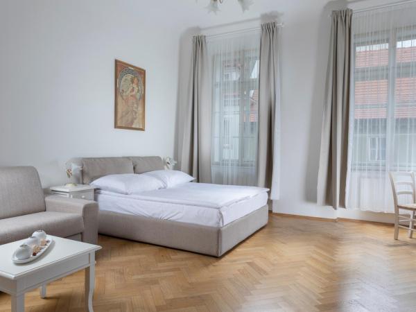 Three Golden Crowns Apartments : photo 1 de la chambre appartement supérieur