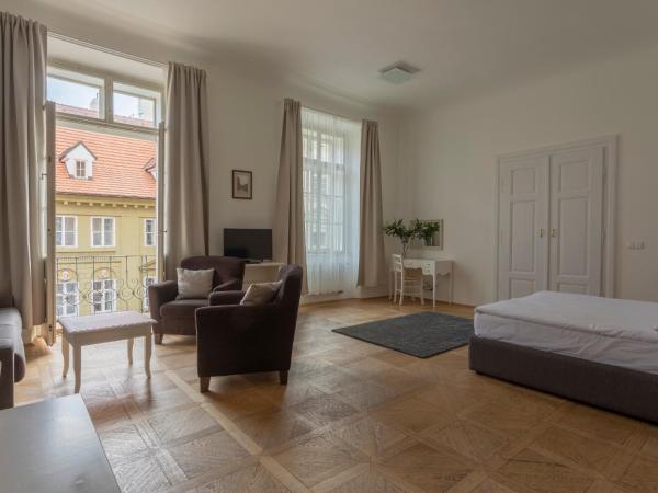 Three Golden Crowns Apartments : photo 2 de la chambre appartement supérieur