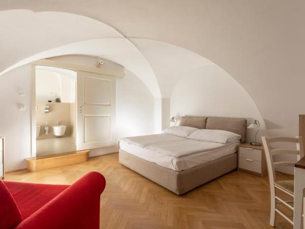 Three Golden Crowns Apartments : photo 2 de la chambre appartement standard