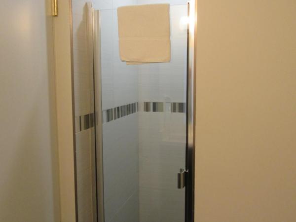 Waikiki Central Hotel - No Resort Fees : photo 3 de la chambre chambre lit queen-size standard 2