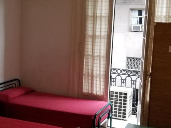 Sevilla Home Hotel : photo 3 de la chambre chambre quadruple avec salle de bains privative
