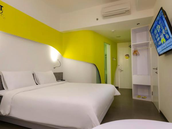 Yello Hotel Jemursari : photo 1 de la chambre chambre double ou lits jumeaux standard