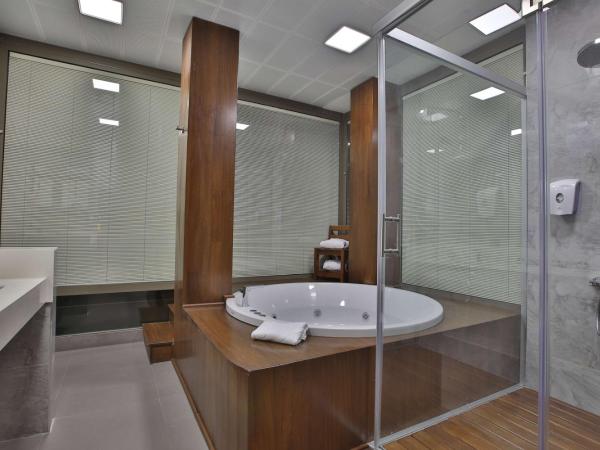 Best Western Premier Karsiyaka Convention & Spa Hotel : photo 4 de la chambre suite lit king-size premier - vue panoramique