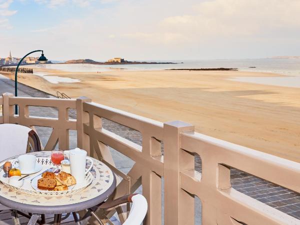 Hôtel Le Beaufort : photo 5 de la chambre petite chambre double avec terrasse et vue sur la mer