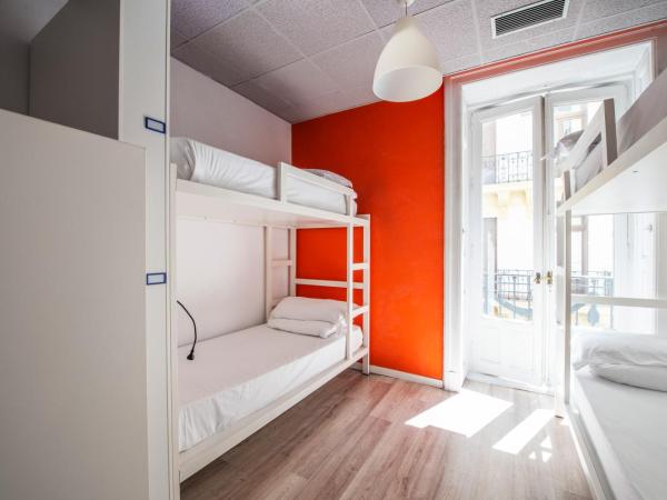 Safestay Madrid Central : photo 8 de la chambre lit dans dortoir mixte de 6 lits avec salle de bains privative