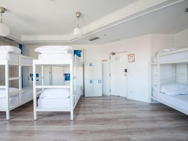 Safestay Madrid Central : photo 9 de la chambre lit dans dortoir mixte de 8 lits avec salle de bains commune