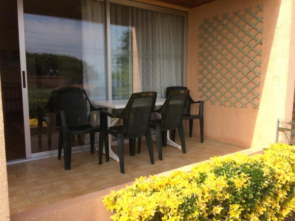 Hôtel La Pinède : photo 6 de la chambre appartement 1 chambre confort avec terrasse - vue sur jardin
