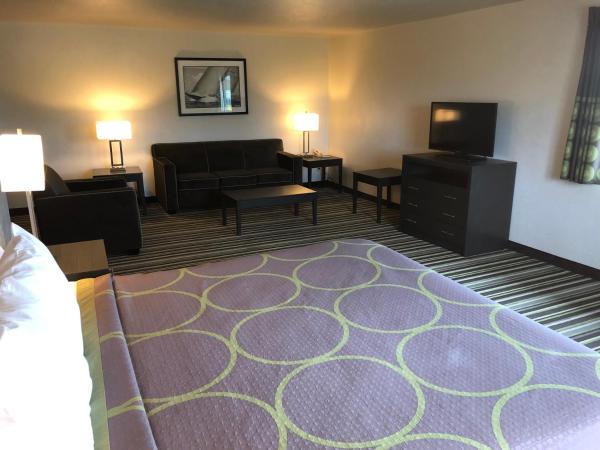 Super 8 by Wyndham Portland Airport : photo 2 de la chambre studio lit king-size - non-fumeurs