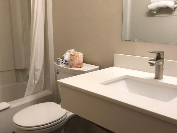 Super 8 by Wyndham Portland Airport : photo 4 de la chambre chambre 2 lits queen-size - non-fumeurs