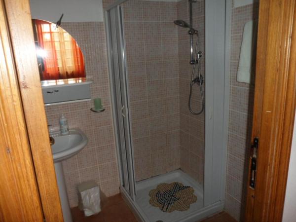 Mony's Island B&B : photo 4 de la chambre chambre double avec salle de bains privative