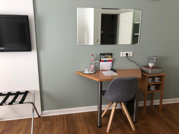 MAX Hotel Düsseldorf Self-Check-in : photo 4 de la chambre chambre triple