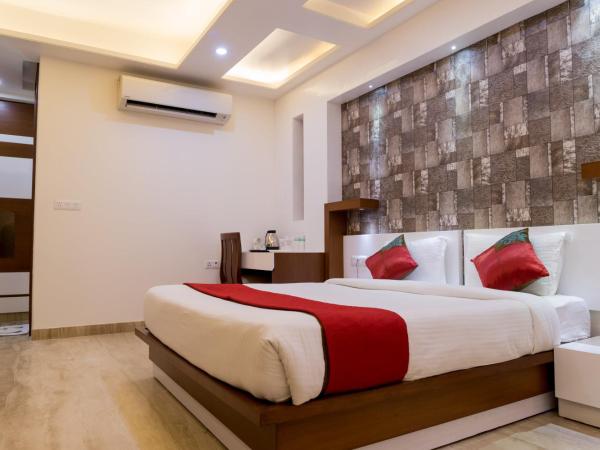 SM Palace (Near Apollo Hospital) : photo 8 de la chambre chambre lit king-size