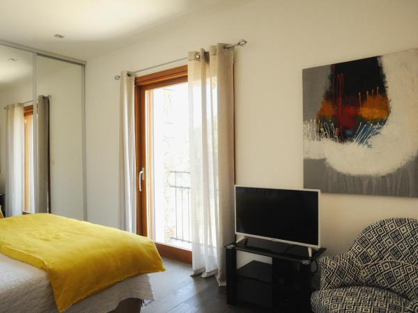 La Ghisonaise Maison d'hôtes : photo 2 de la chambre chambre double - vue sur mer