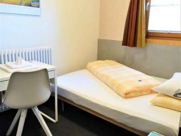 Hotel Bündnerhof : photo 7 de la chambre chambre familiale (2 adultes + 2 enfants + 1 bébé)