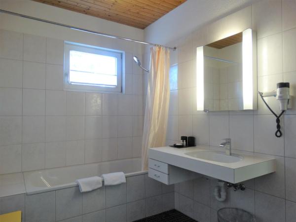 Hotel Bündnerhof : photo 8 de la chambre chambre double supérieure