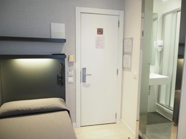 Hostal Benidorm : photo 2 de la chambre chambre simple