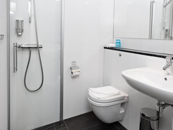 Sure Hotel by Best Western Arena : photo 7 de la chambre deluxe double room with jetted tub