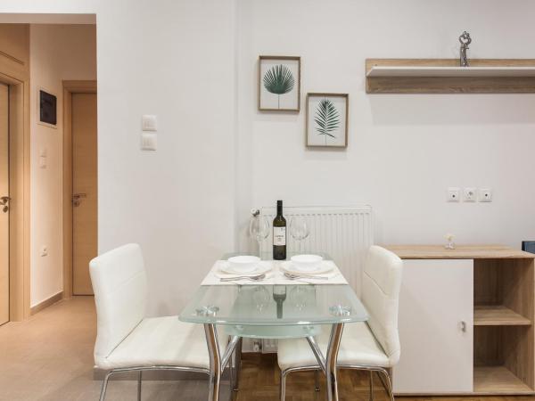 Nicholas Point Apartments and Rooms : photo 8 de la chambre appartement avec balcon