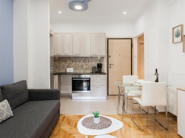 Nicholas Point Apartments and Rooms : photo 4 de la chambre appartement avec balcon