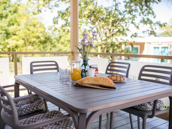 Mobile Homes - Lanterna Premium Camping Resort : photo 6 de la chambre mobile home premium family