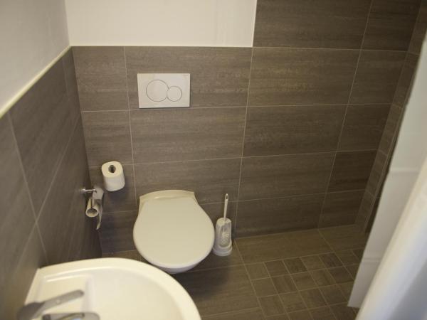 Pardo Bar : photo 5 de la chambre chambre triple avec salle de bains privative séparée