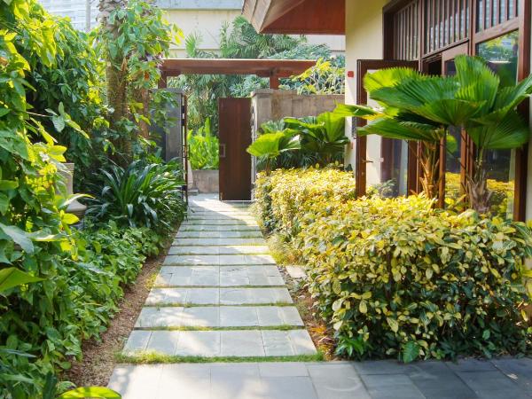 Sanya LUHUITOU Resort & Spa : photo 7 de la chambre one bedroom spa pool villa <welcome fruit +daily 4 pieces of free laundry service.(t-shirts only)>