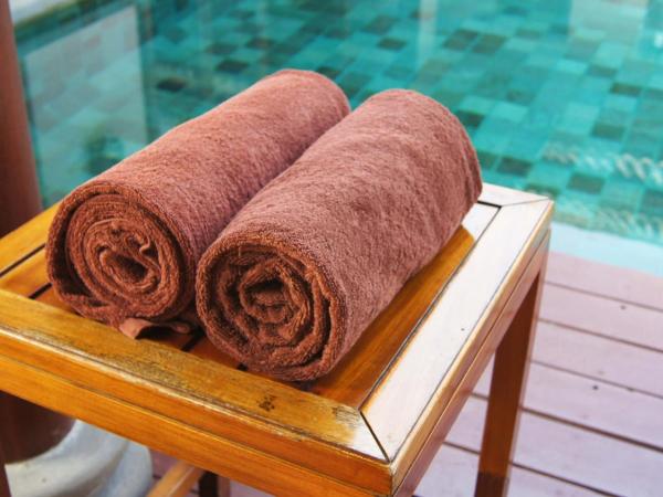 Sanya LUHUITOU Resort & Spa : photo 9 de la chambre one bedroom spa pool villa <welcome fruit +daily 4 pieces of free laundry service.(t-shirts only)>