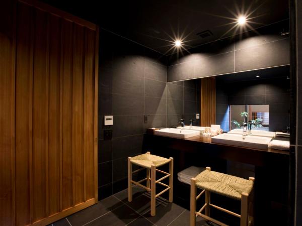 Sowaka : photo 2 de la chambre chambre lit queen-size deluxe avec jardin privé (bâtiment principal)