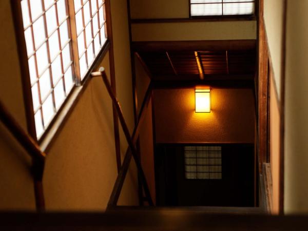 Sowaka : photo 1 de la chambre chambre lit king-size supérieure - vue sur ville (bâtiment principal)