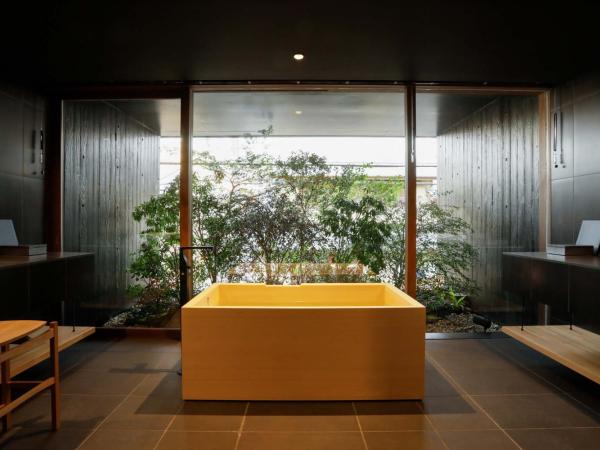 Sowaka : photo 1 de la chambre grande chambre lit king-size deluxe - vue sur cour (annexe)