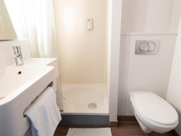 B&B HOTEL Evreux : photo 8 de la chambre chambre double