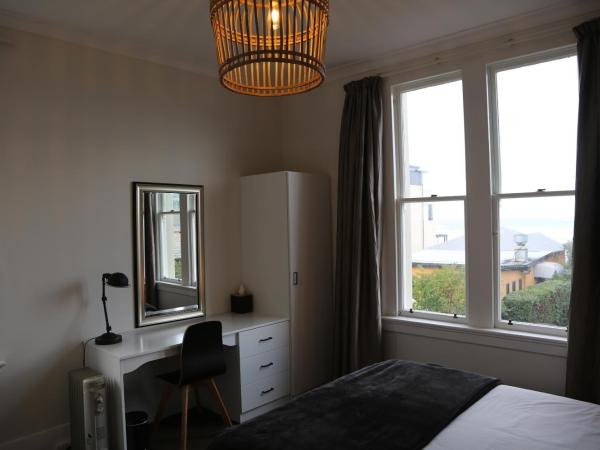 Majestic Mansions - Apartments at St Clair : photo 5 de la chambre appartement 1 chambre avec vue partielle sur mer