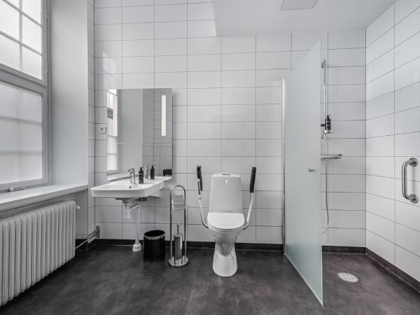 Livgrenadjärmässen Hotell-Fest-Konferens : photo 2 de la chambre chambre double - accessible aux personnes à mobilité réduite