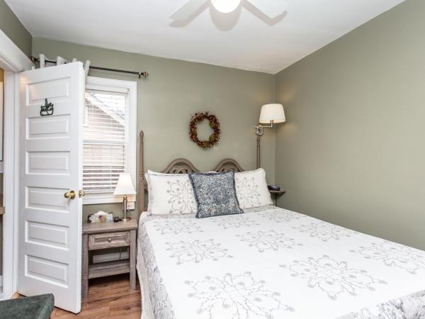 Ambiance By The Falls B&B : photo 2 de la chambre chambre lit queen-size - chambre verte