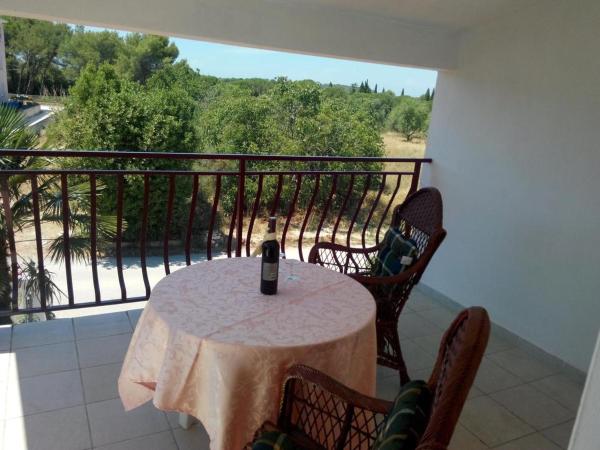 Apartments and rooms with parking space Rovinj - 16796 : photo 3 de la chambre chambre triple avec terrasse