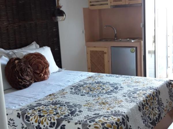 Villa Koronios : photo 10 de la chambre suite lit king-size avec baignoire spa