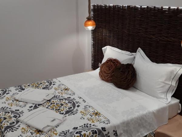 Villa Koronios : photo 9 de la chambre suite lit king-size avec baignoire spa