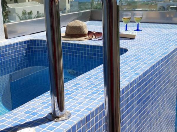 Villa Koronios : photo 4 de la chambre suite lit king-size avec baignoire spa