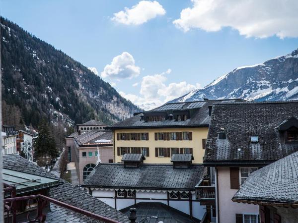 Weisses Rössli : photo 1 de la chambre chambre lit queen-size avec salle de bains commune