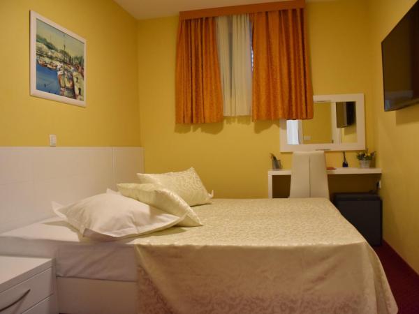 Villa Riva : photo 7 de la chambre chambre double confort - rez-de-chaussée