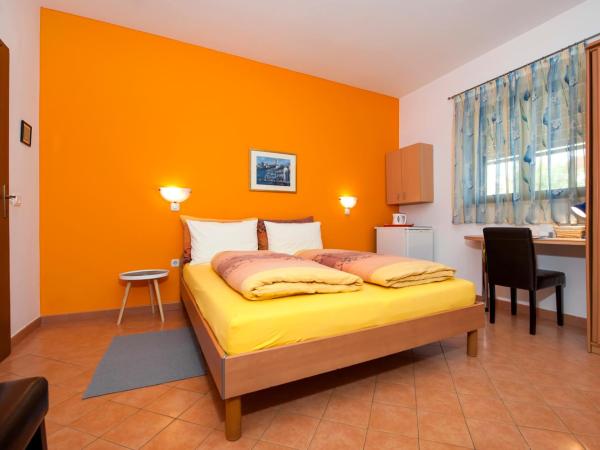 Apartments Erik B&B Adults only : photo 1 de la chambre chambre double avec terrasse