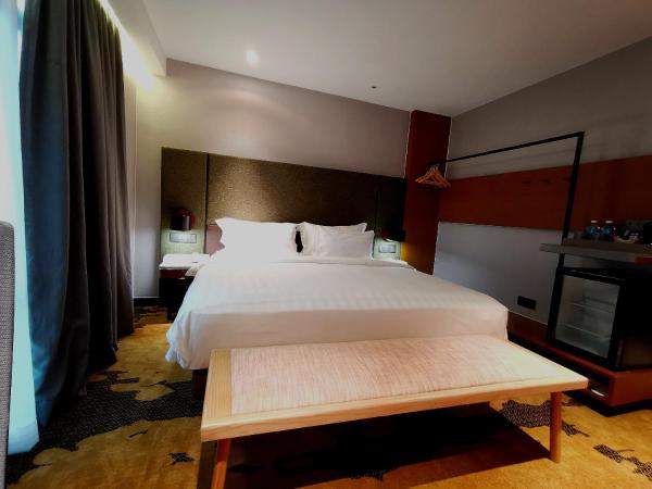 King Park Hotel Kota Kinabalu : photo 3 de la chambre chambre lit king-size premier