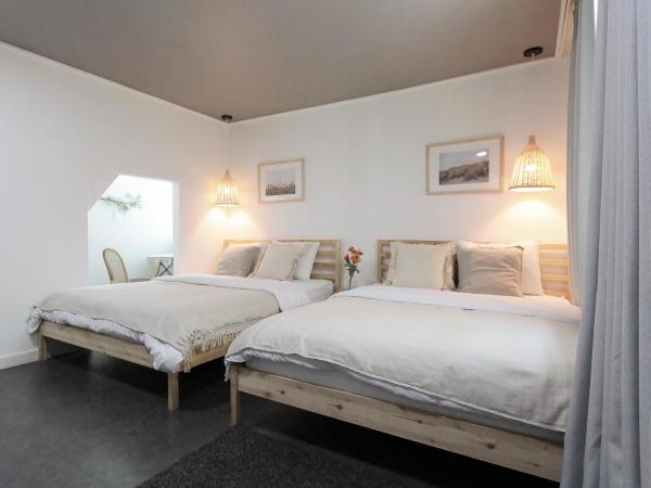 Neat House : photo 3 de la chambre suite familiale avec balcon