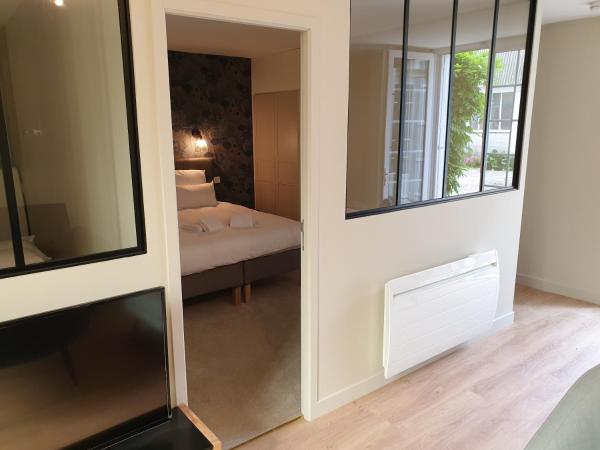 Au Loup Historic Apartments : photo 2 de la chambre appartement 2