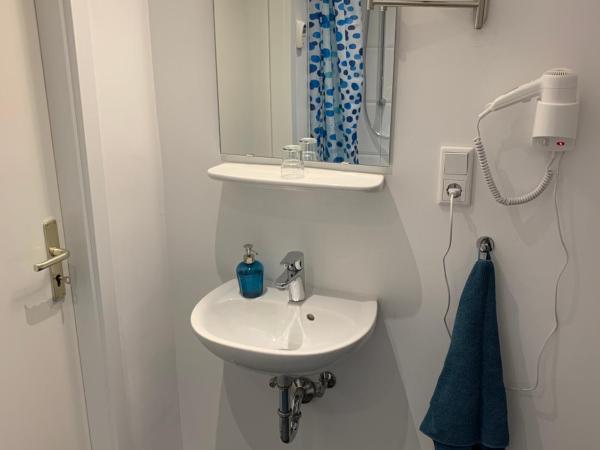 Zum armen Mann : photo 3 de la chambre chambre simple avec salle de bains privative